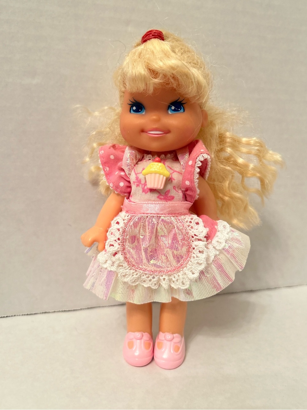 CHERRY MERRY MUFFIN DOLL 1989  
Pink Cupcake Dress Doll